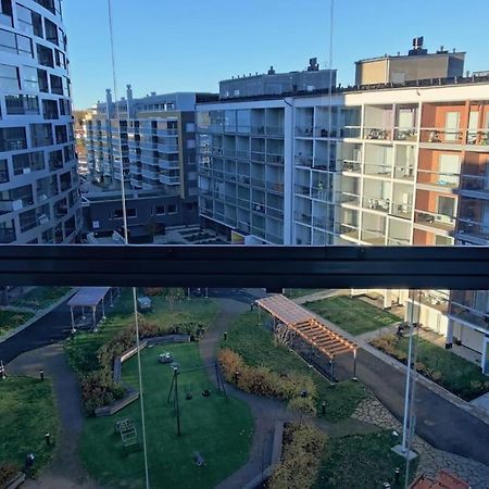 New Studio Cherry Near Helsinki Airport In Kivistoe Vantaa Bagian luar foto