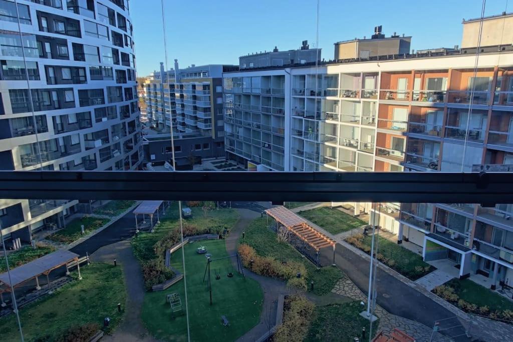 New Studio Cherry Near Helsinki Airport In Kivistoe Vantaa Bagian luar foto