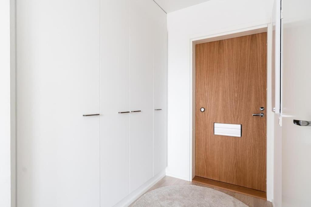 New Studio Cherry Near Helsinki Airport In Kivistoe Vantaa Bagian luar foto
